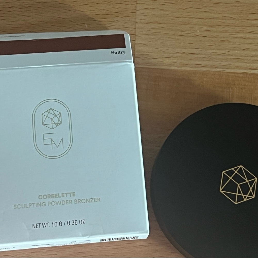 EM Cosmetics Powder Bronzer - Picture 2 of 3